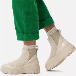 Sorel waterproof caribou cozy Chelsea boot